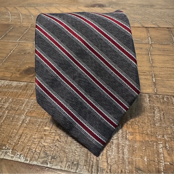 Calvin Klein Gray and Red Striped Men's Tie - Picture 2 of 6